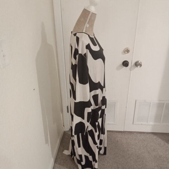 NWOT Black & White Abstract Print T-Shirt Dress With Pockets - Picture 2 of 2